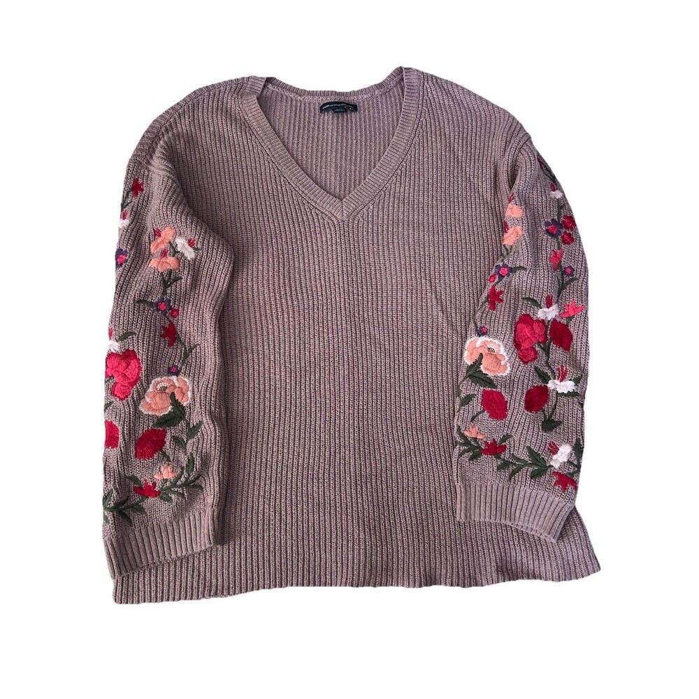 American Eagle Sweater Medium V Neck Lavender Embroidered Floral Bell Sleeve